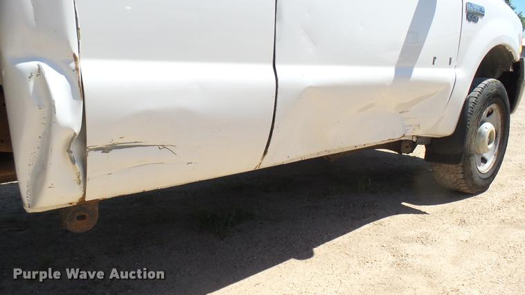 image for item DA7994 2006 Ford F250 Super Duty SuperCab flatbed pickup truck