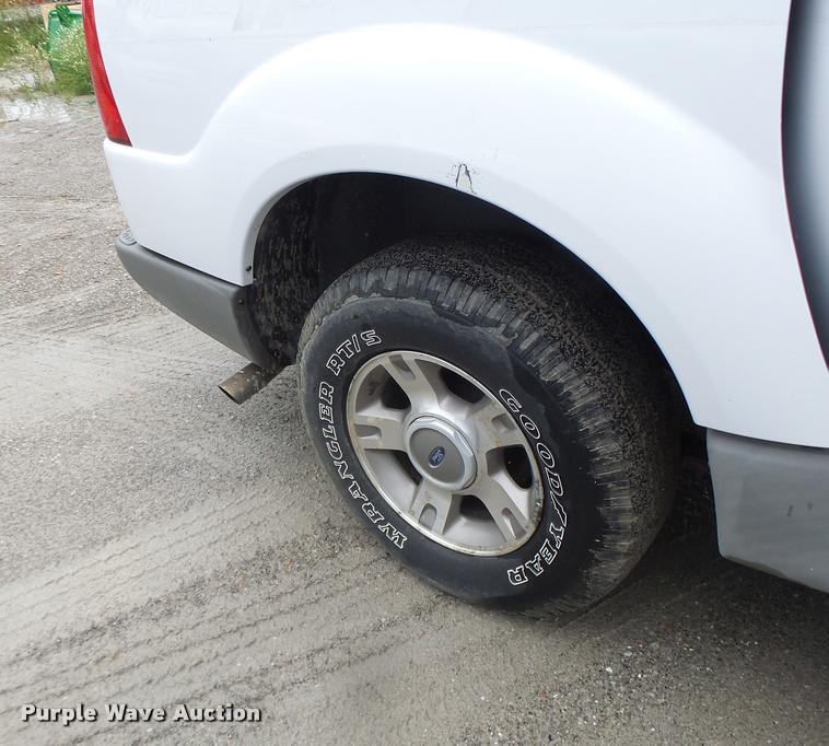 image for item DB1377 2002 Ford Explorer SUV