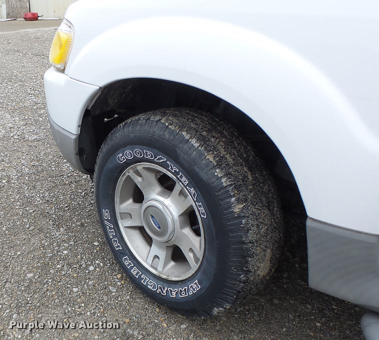 image for item DB1377 2002 Ford Explorer SUV