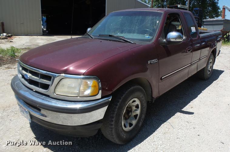 image for item DB1395 1997 Ford F250 SuperCab pickup truck