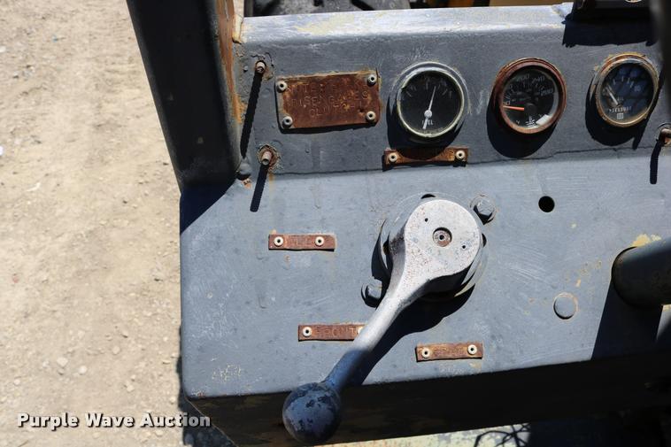 image for item DB9393 1974 Badger 544 telehandler