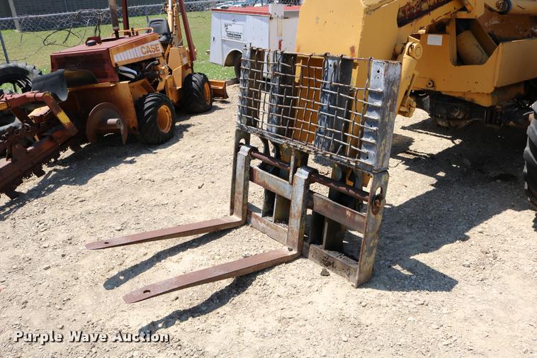 image for item DB9393 1974 Badger 544 telehandler