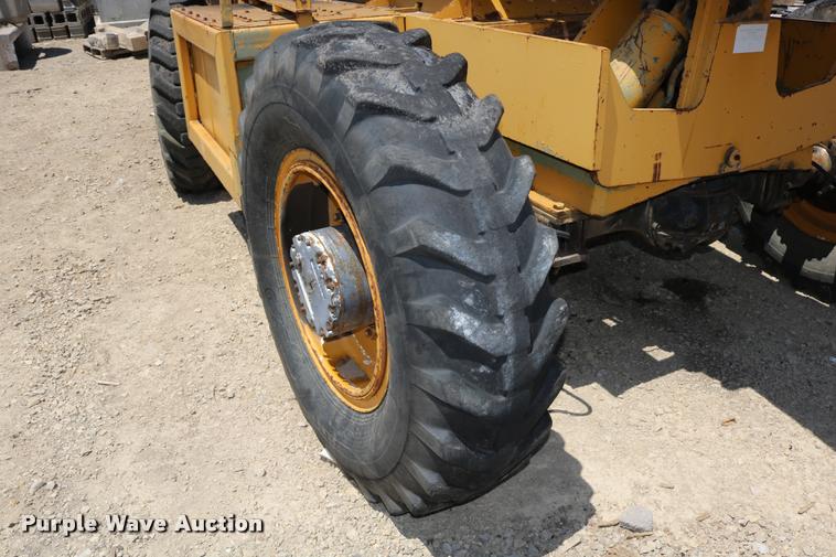 image for item DB9393 1974 Badger 544 telehandler