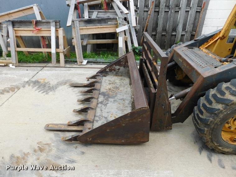 image for item DB9398 1994 New Holland L783 skid steer