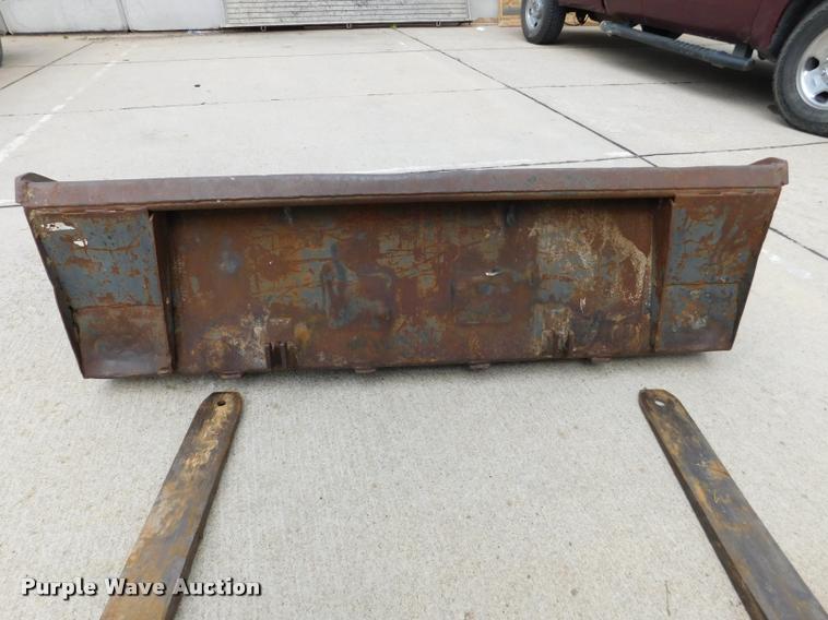 image for item DB9398 1994 New Holland L783 skid steer