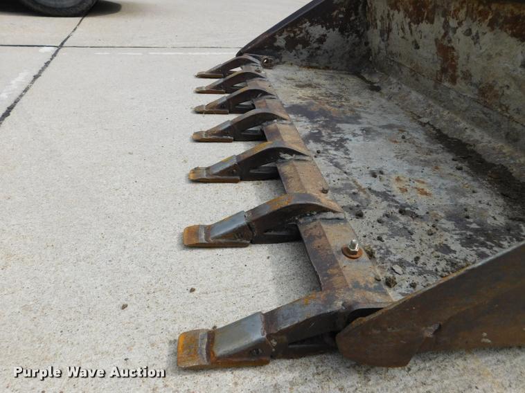 image for item DB9398 1994 New Holland L783 skid steer