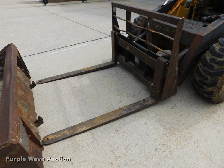 image for item DB9398 1994 New Holland L783 skid steer