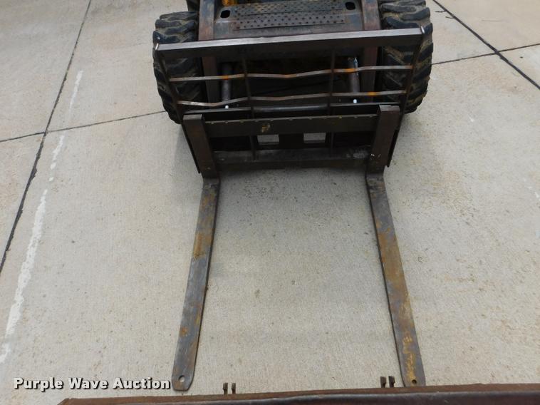 image for item DB9398 1994 New Holland L783 skid steer