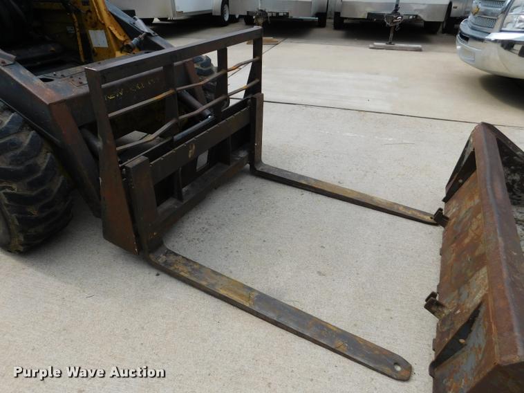 image for item DB9398 1994 New Holland L783 skid steer