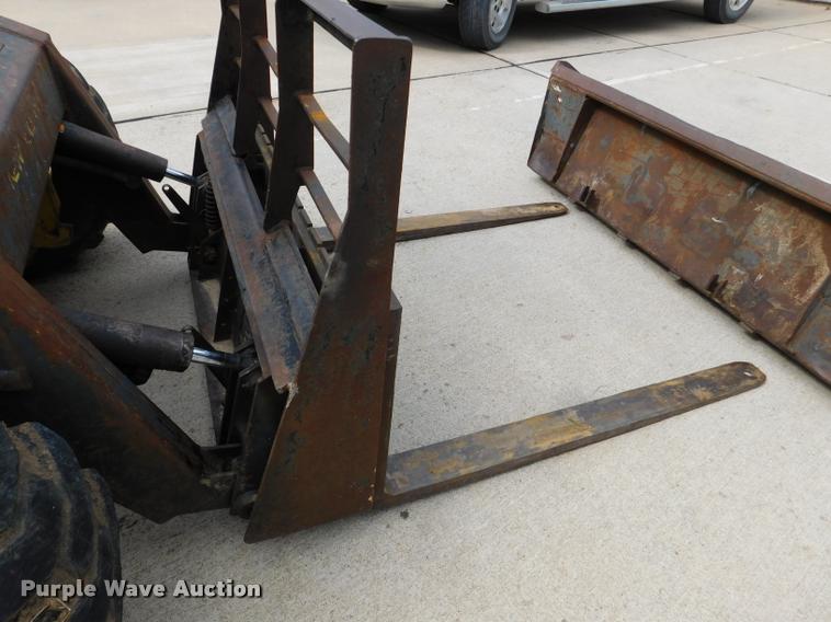 image for item DB9398 1994 New Holland L783 skid steer