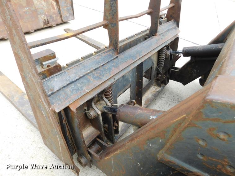 image for item DB9398 1994 New Holland L783 skid steer