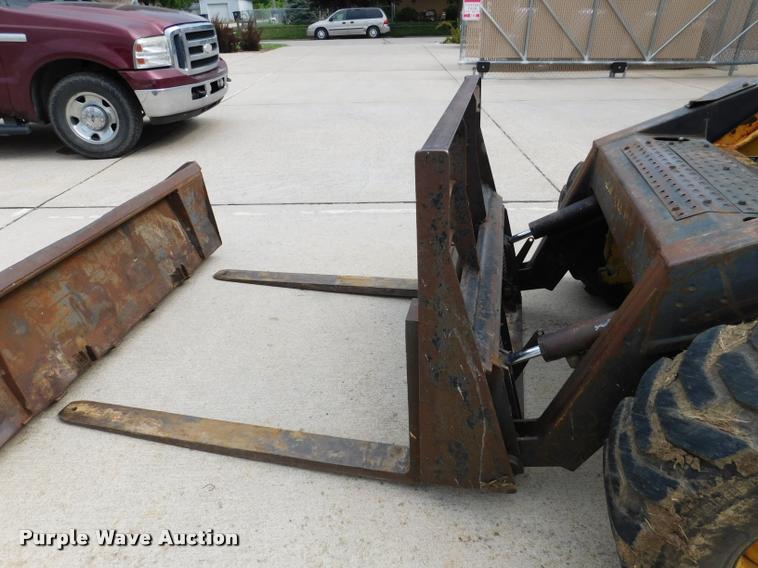 image for item DB9398 1994 New Holland L783 skid steer