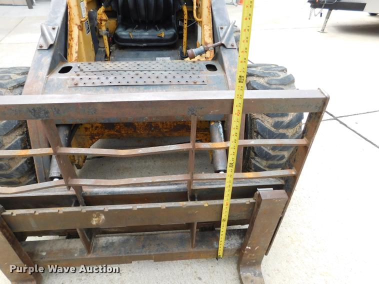 image for item DB9398 1994 New Holland L783 skid steer