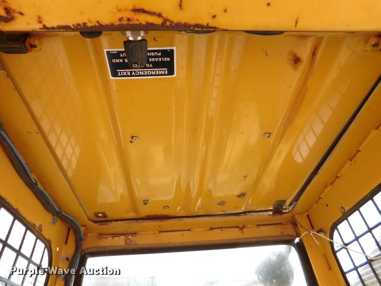 image for item DB9398 1994 New Holland L783 skid steer