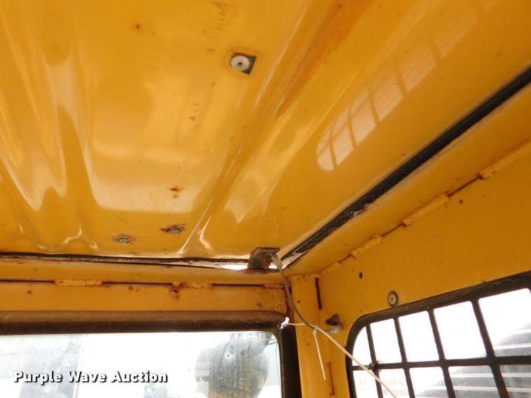 image for item DB9398 1994 New Holland L783 skid steer