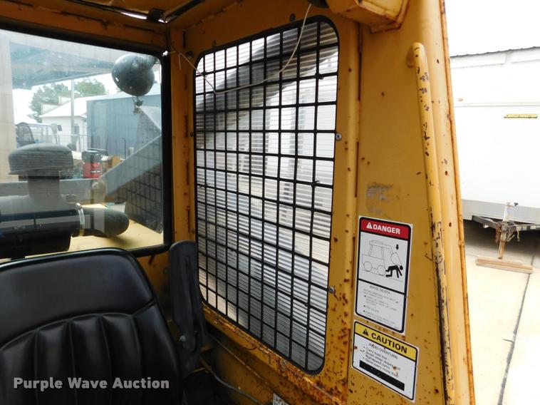 image for item DB9398 1994 New Holland L783 skid steer