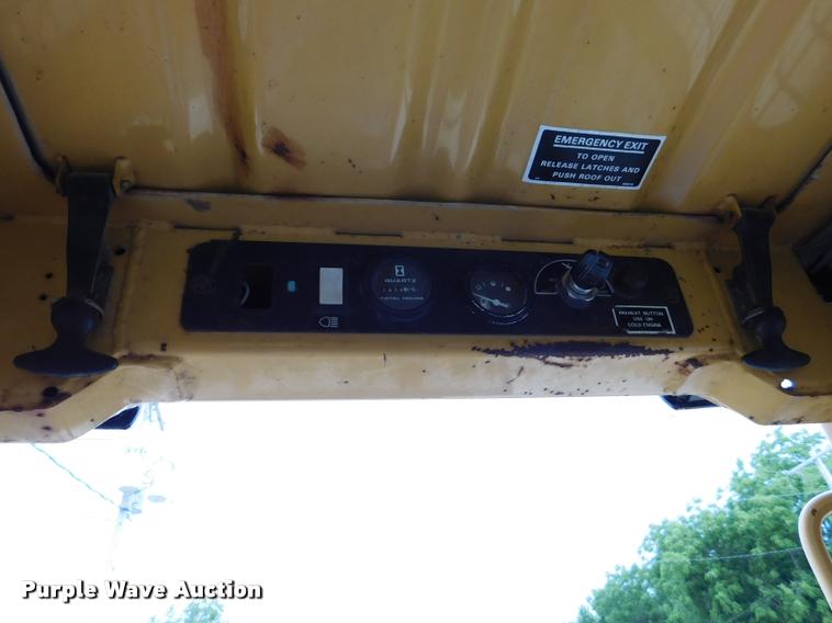 image for item DB9398 1994 New Holland L783 skid steer