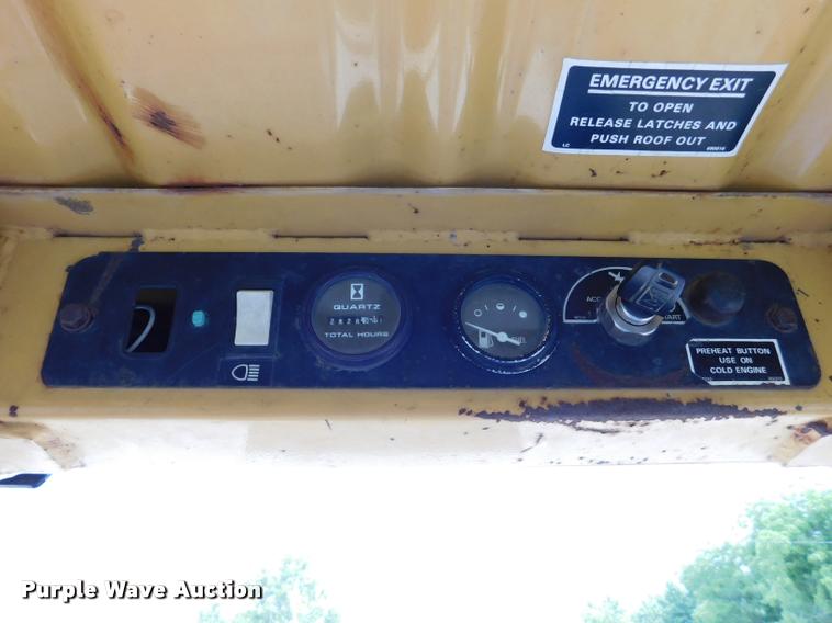 image for item DB9398 1994 New Holland L783 skid steer