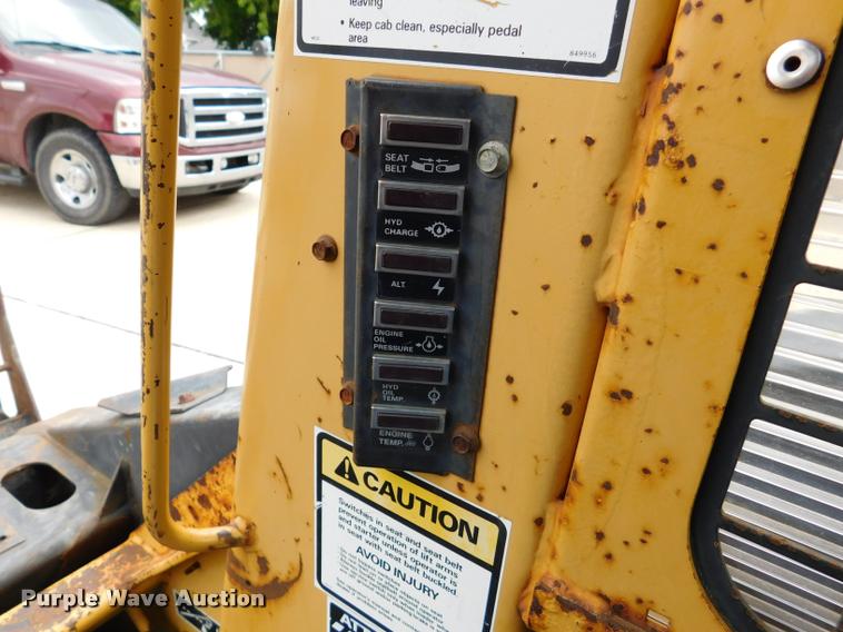 image for item DB9398 1994 New Holland L783 skid steer