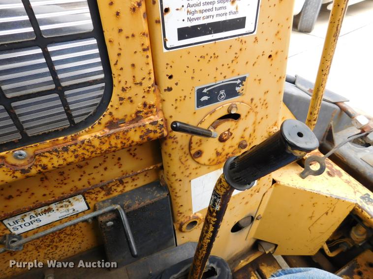 image for item DB9398 1994 New Holland L783 skid steer