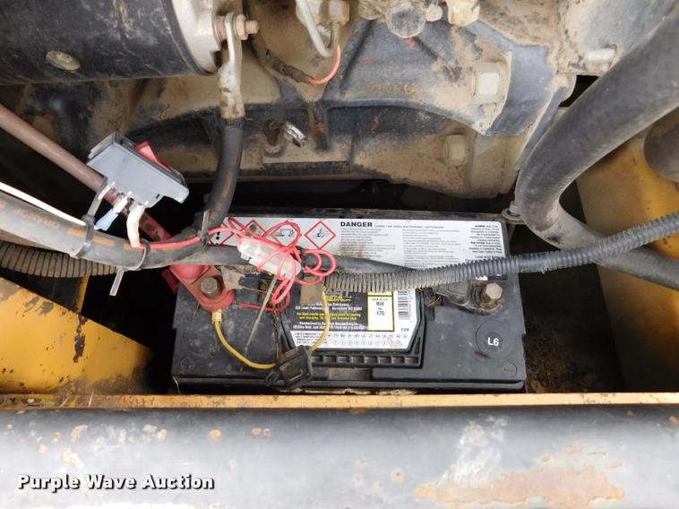 image for item DB9398 1994 New Holland L783 skid steer