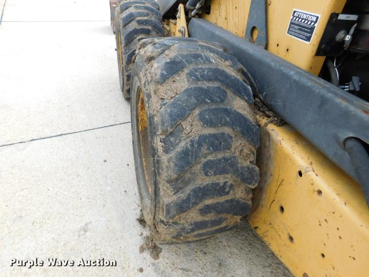 image for item DB9398 1994 New Holland L783 skid steer
