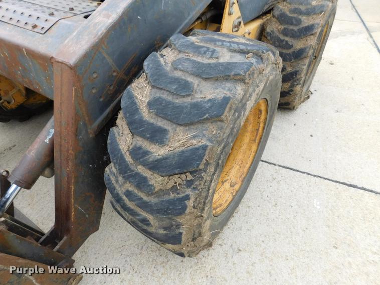 image for item DB9398 1994 New Holland L783 skid steer