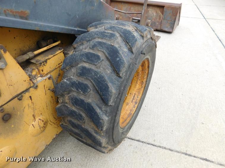 image for item DB9398 1994 New Holland L783 skid steer