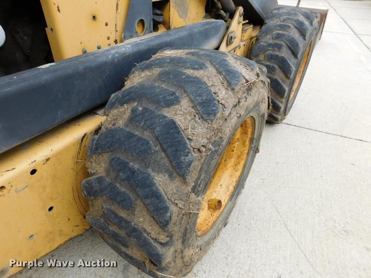 image for item DB9398 1994 New Holland L783 skid steer
