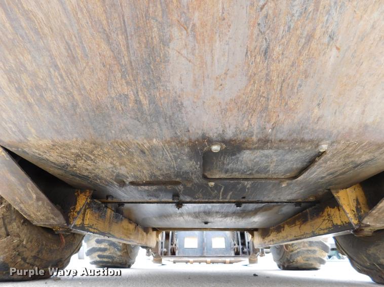 image for item DB9398 1994 New Holland L783 skid steer