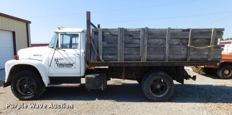 image for item DB9402 1979 International Loadstar grain truck