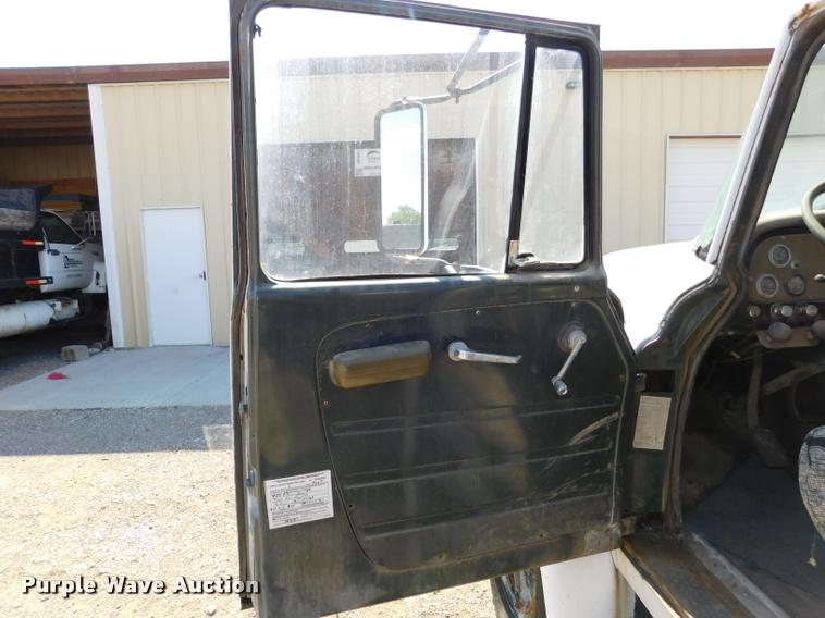 image for item DB9402 1979 International Loadstar grain truck