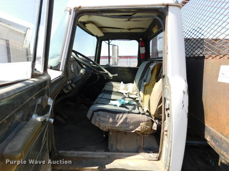 image for item DB9402 1979 International Loadstar grain truck