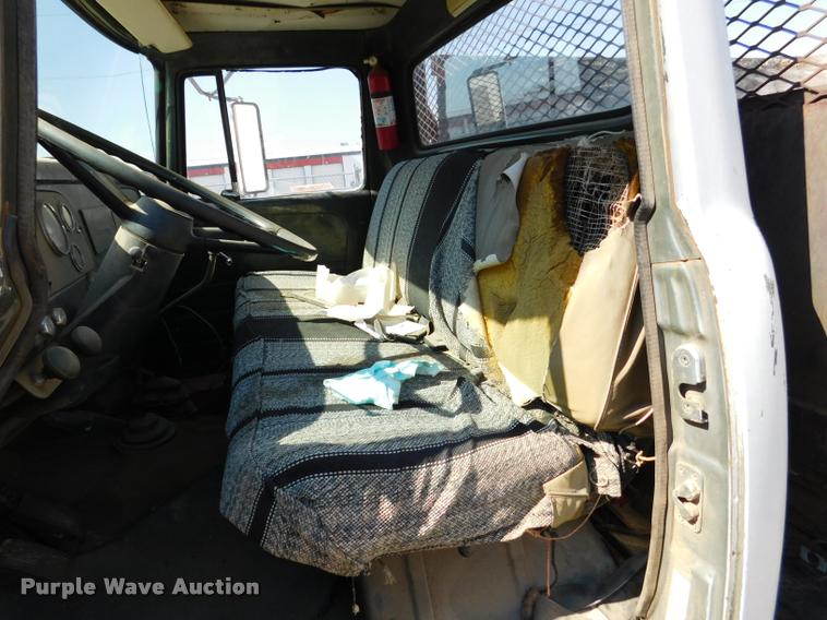 image for item DB9402 1979 International Loadstar grain truck