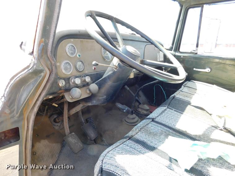 image for item DB9402 1979 International Loadstar grain truck