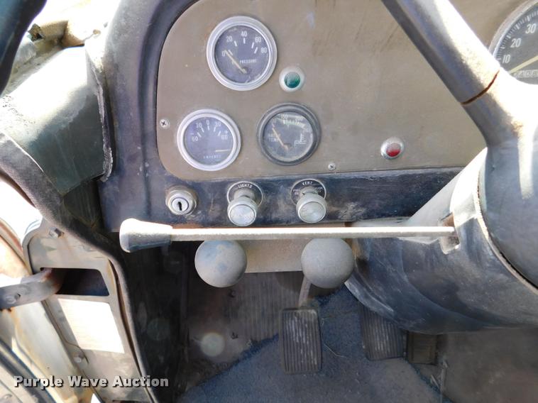 image for item DB9402 1979 International Loadstar grain truck