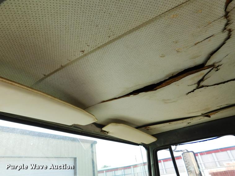 image for item DB9402 1979 International Loadstar grain truck