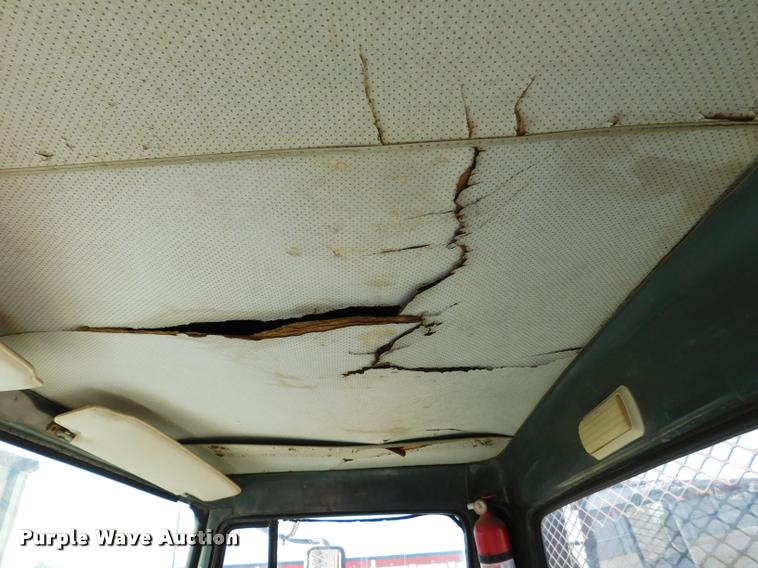 image for item DB9402 1979 International Loadstar grain truck