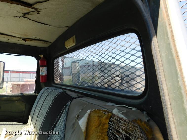 image for item DB9402 1979 International Loadstar grain truck