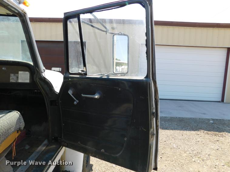 image for item DB9402 1979 International Loadstar grain truck