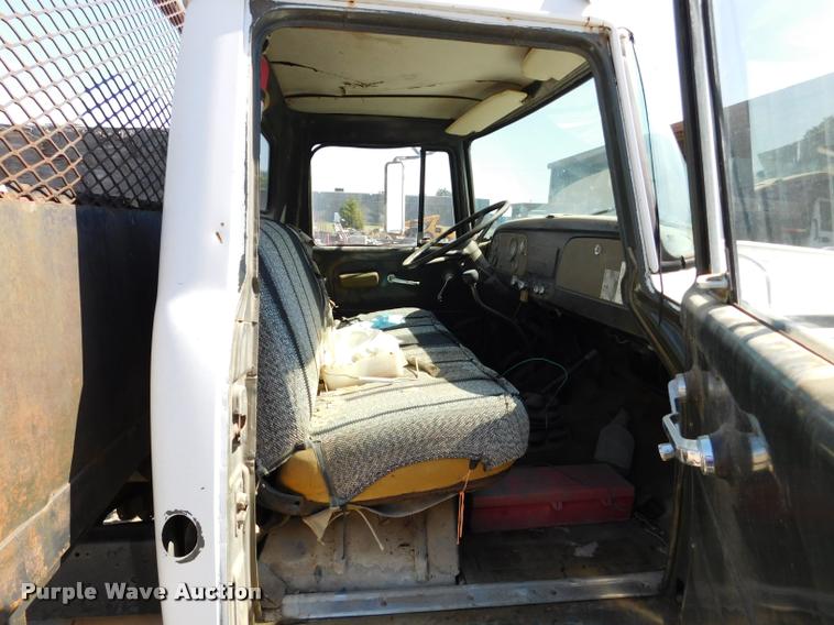 image for item DB9402 1979 International Loadstar grain truck