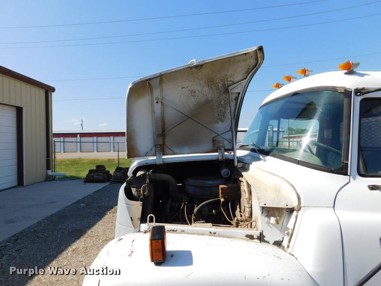 image for item DB9402 1979 International Loadstar grain truck