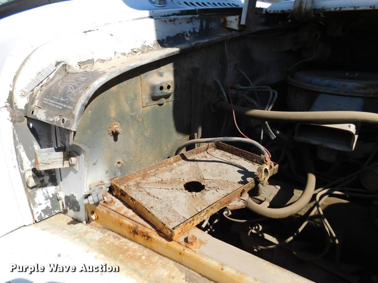 image for item DB9402 1979 International Loadstar grain truck