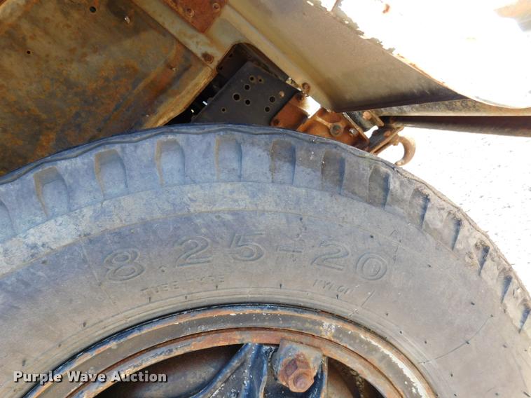 image for item DB9402 1979 International Loadstar grain truck