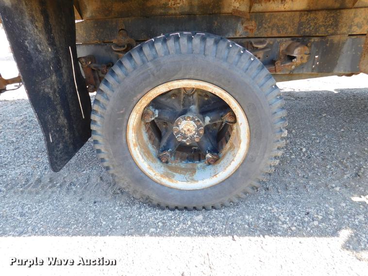 image for item DB9402 1979 International Loadstar grain truck