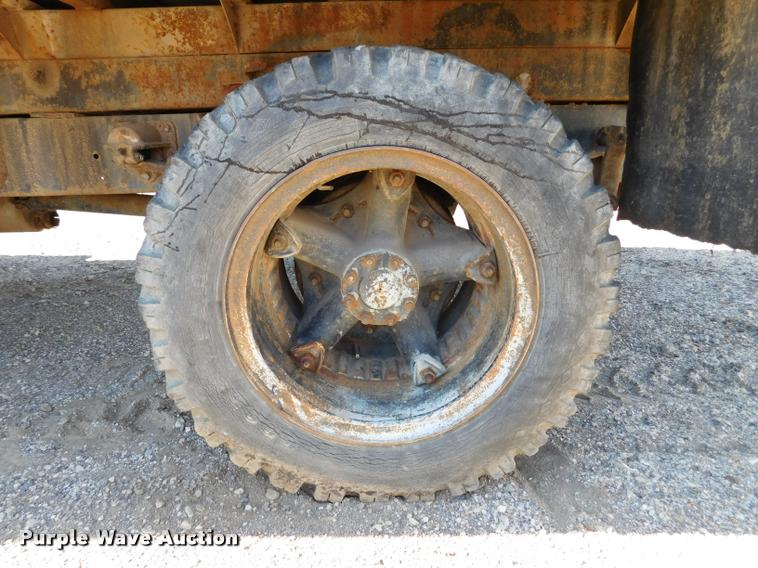 image for item DB9402 1979 International Loadstar grain truck