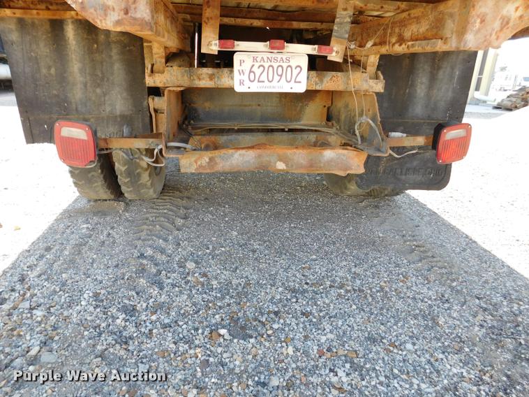 image for item DB9402 1979 International Loadstar grain truck