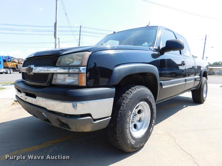 image for item DB9412 2004 Chevrolet Silverado 1500 Z71 Ext. Cab pickup truck