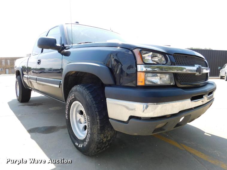 image for item DB9412 2004 Chevrolet Silverado 1500 Z71 Ext. Cab pickup truck