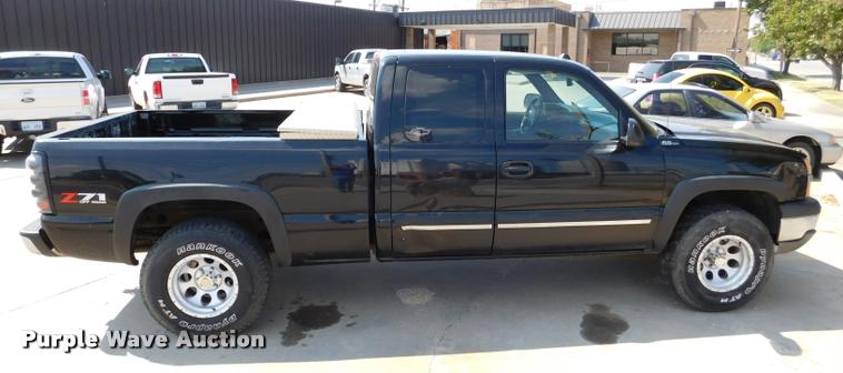 image for item DB9412 2004 Chevrolet Silverado 1500 Z71 Ext. Cab pickup truck